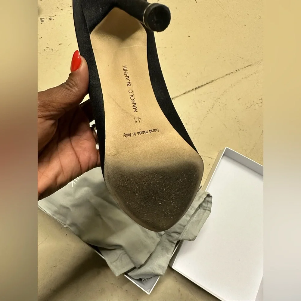 Manolo Blahnik Hangisi satin pumps - Picture 7 of 9